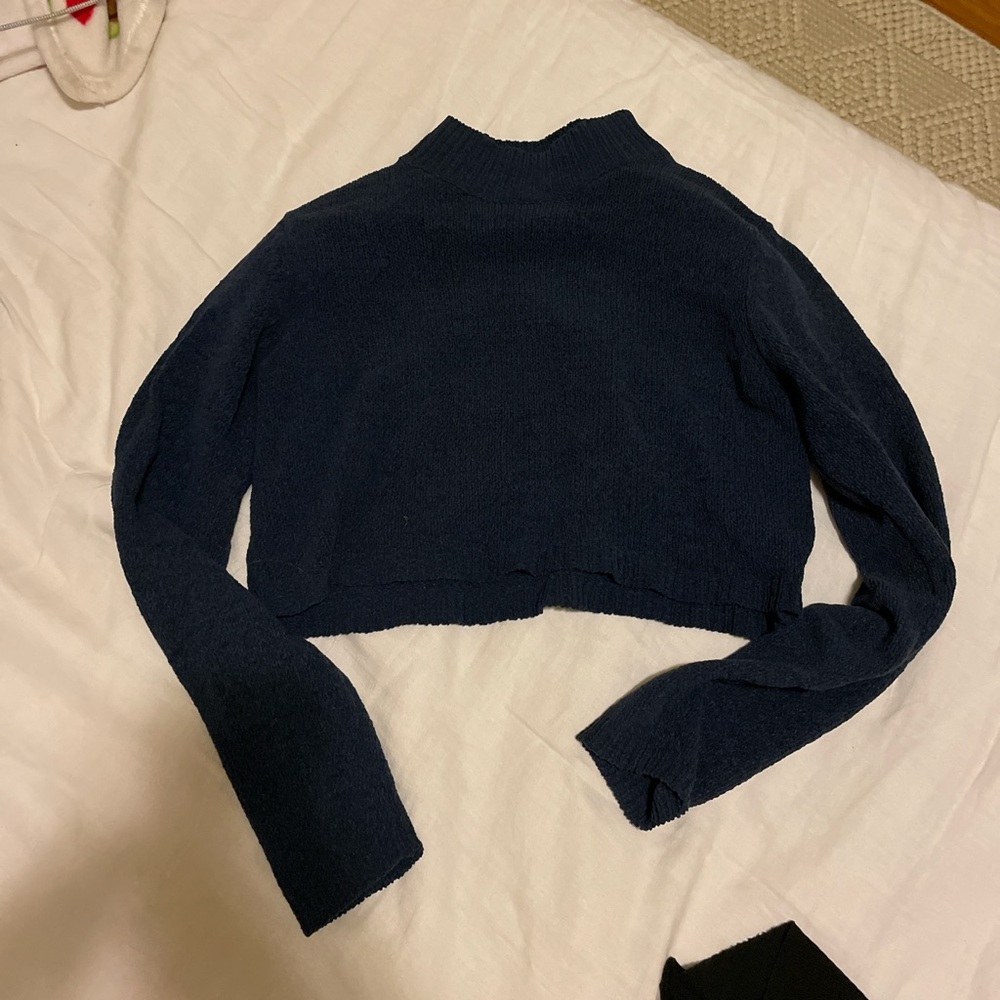 Cropped blue sweater